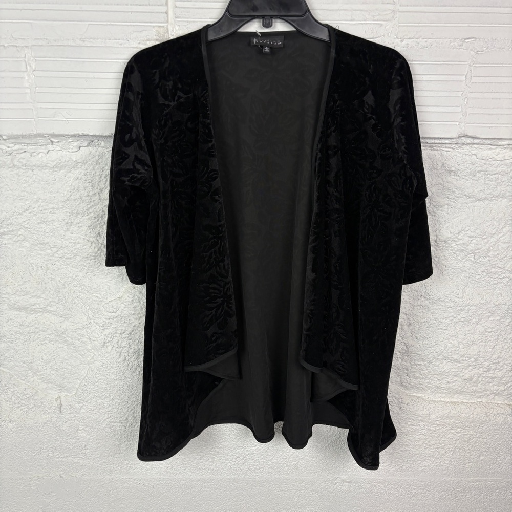 Bobeau Black floral crushed Velvet short sleeve Shrug Sweater size small